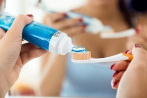 The 5-Minute Daily Routine: The Right Way to Brush and Floss for Lifelong Oral Health